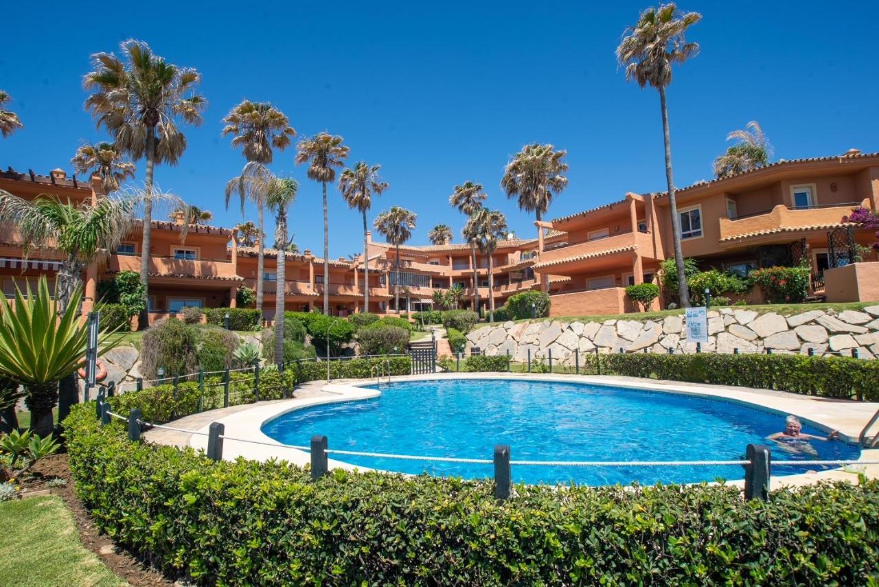 Fantastic Beachfront Apartment Estepona Exterior foto