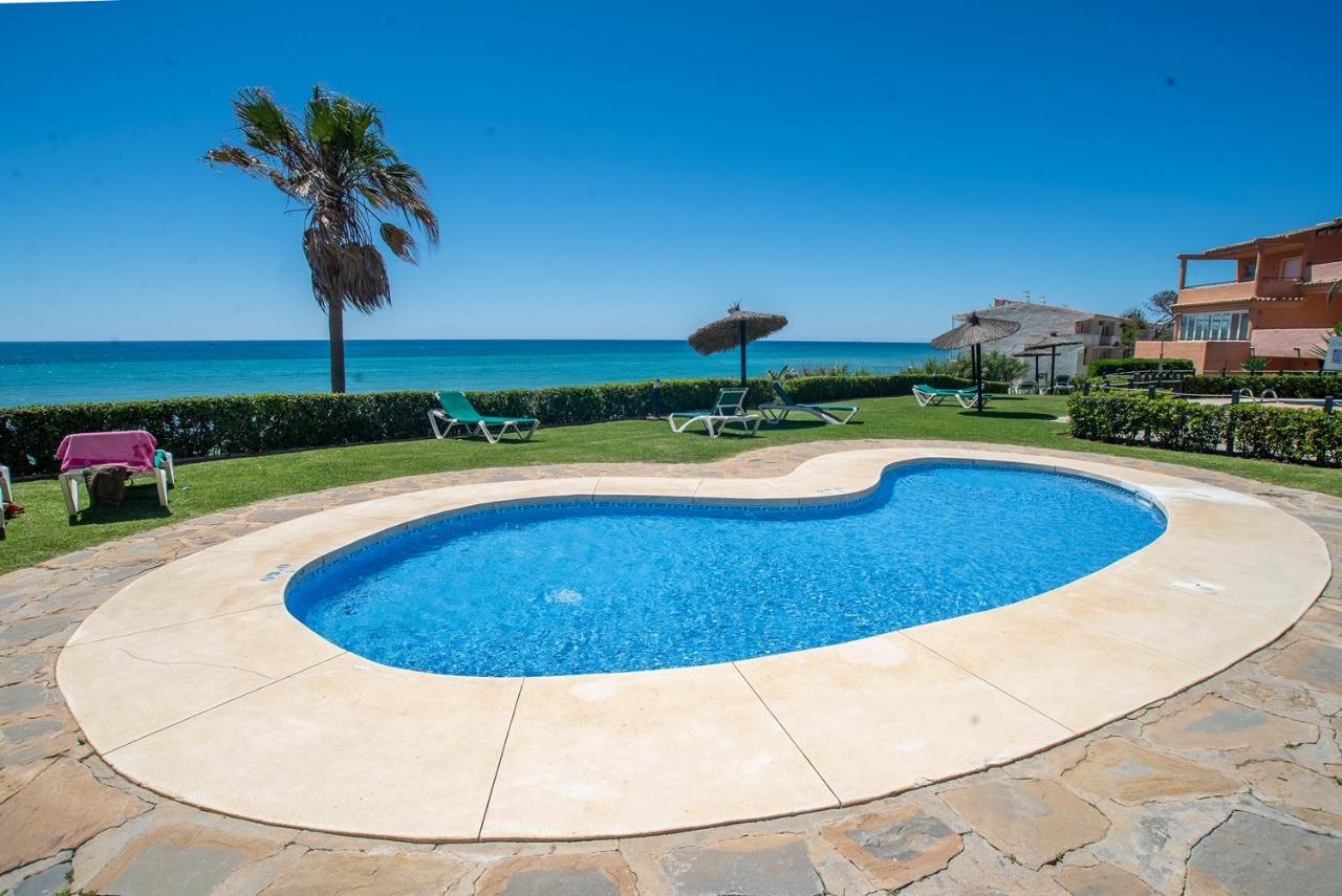 Fantastic Beachfront Apartment Estepona Exterior foto