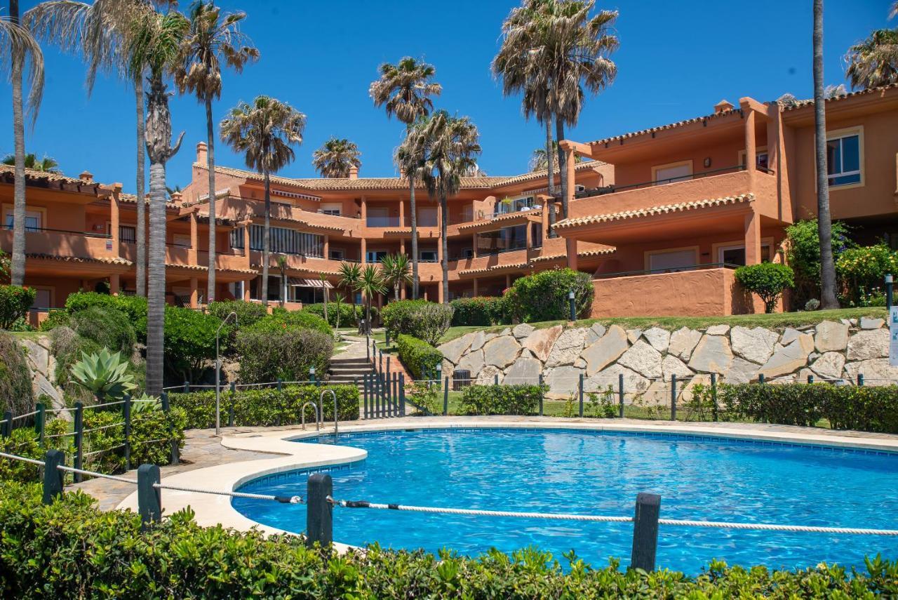 Fantastic Beachfront Apartment Estepona Exterior foto